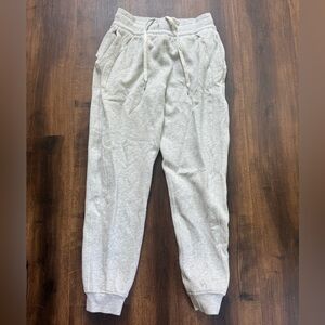 Lululemon Women’s Size 2 Scuba Joggers - Light Heather Grey